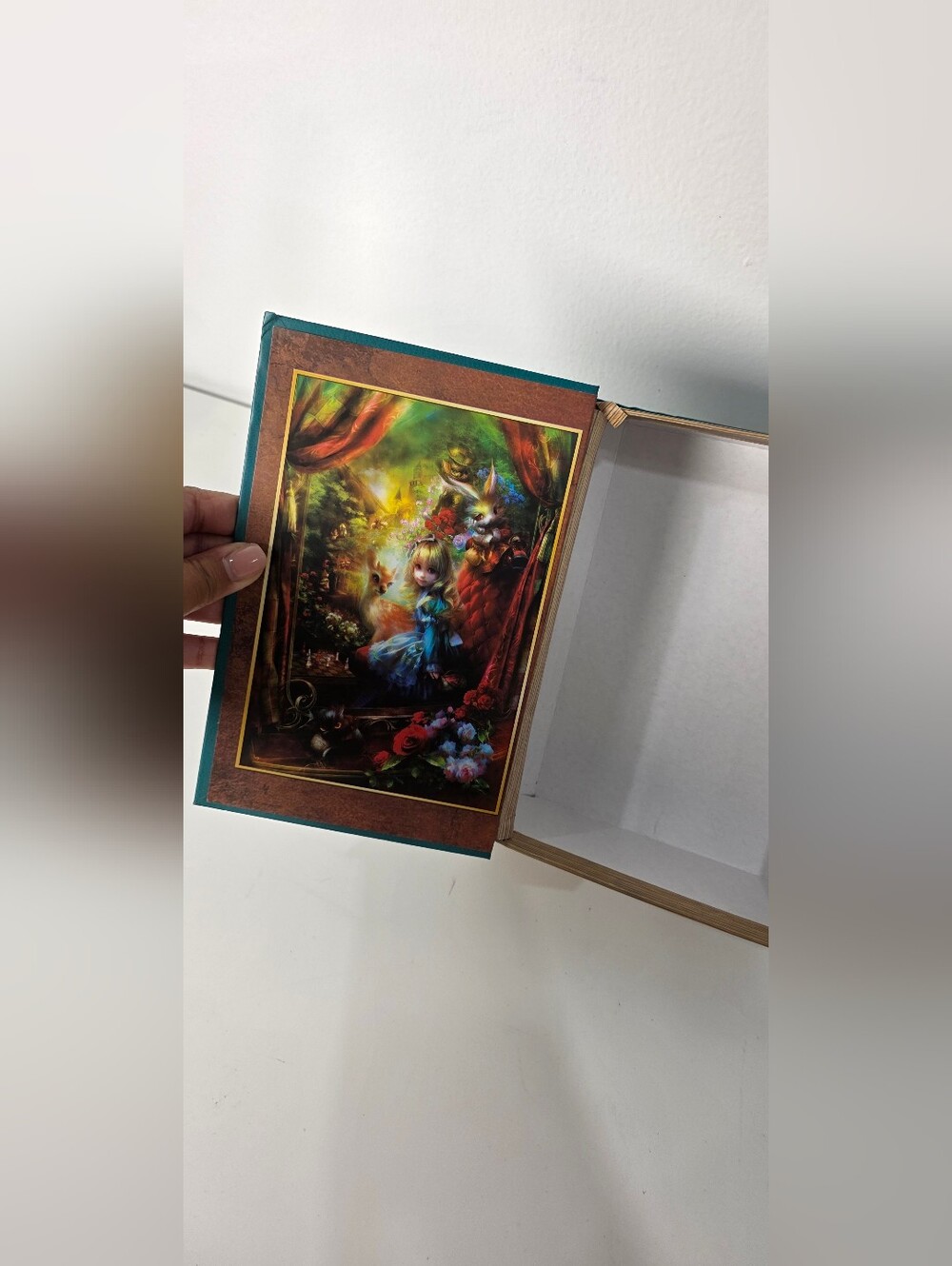 Masterpieces EZ Grip Book Box Alice at the Chessboard Puzzle 300 Piece Complete - Picture 7 of 7